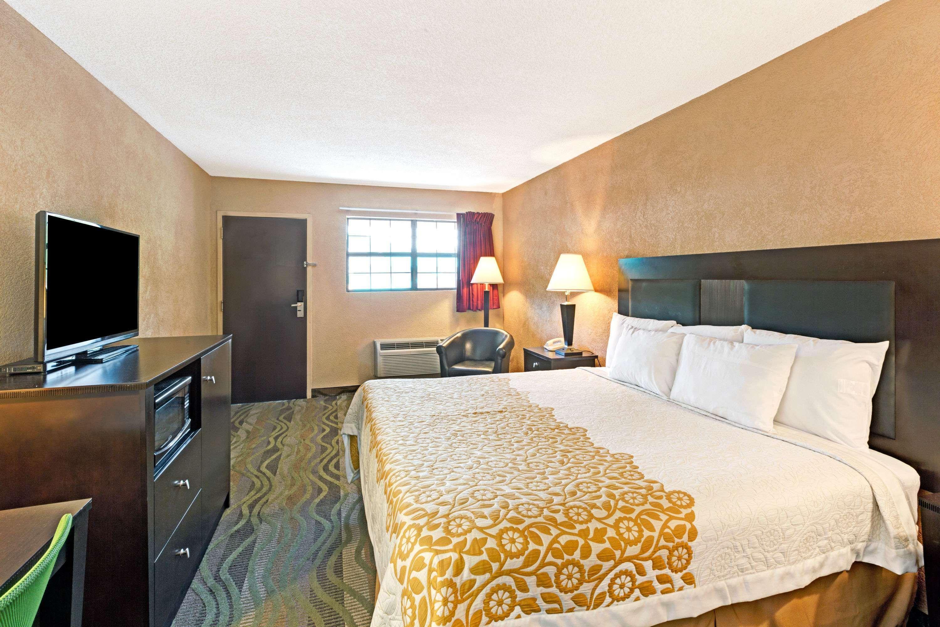 Days Inn By Wyndham Cherokee Near Casino Екстер'єр фото