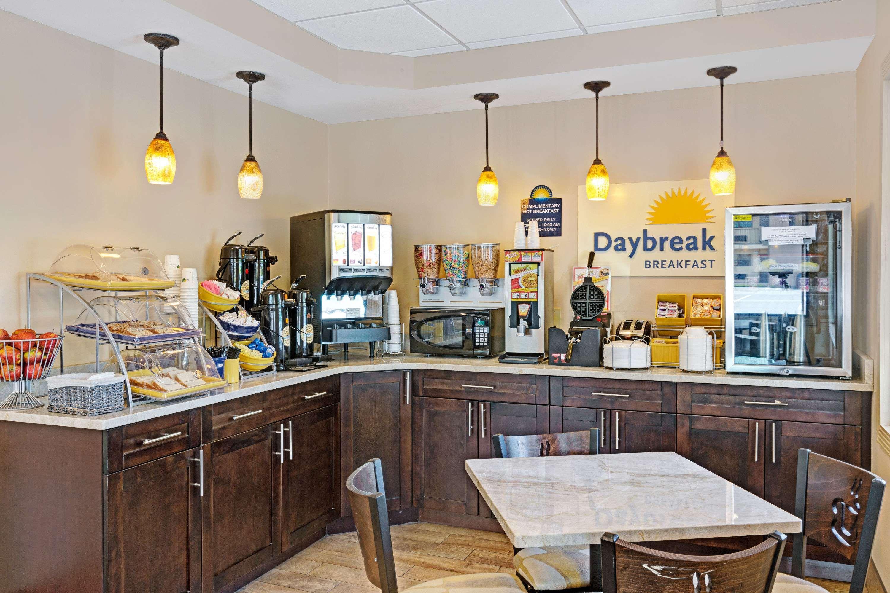 Days Inn By Wyndham Cherokee Near Casino Екстер'єр фото