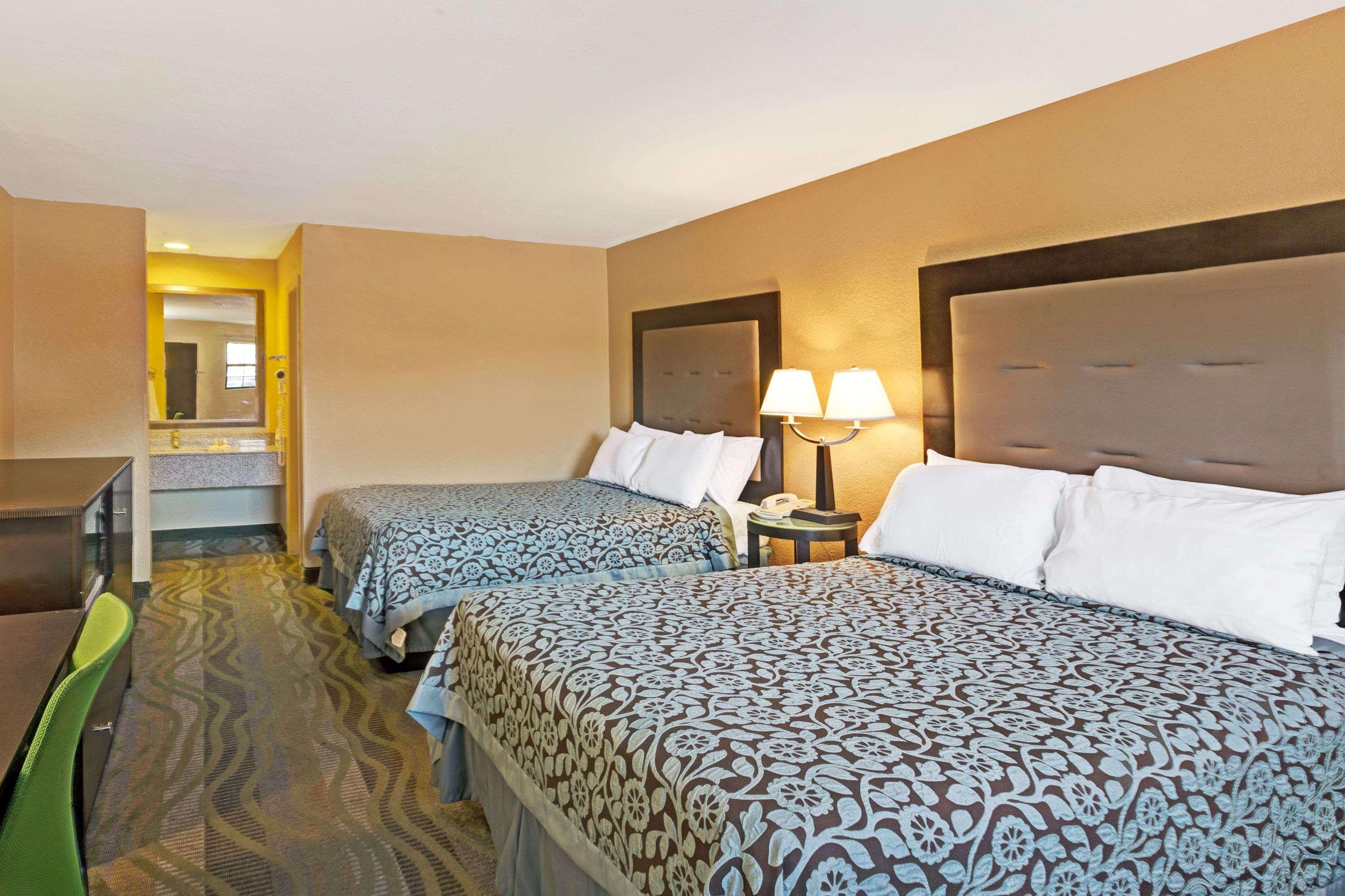 Days Inn By Wyndham Cherokee Near Casino Екстер'єр фото