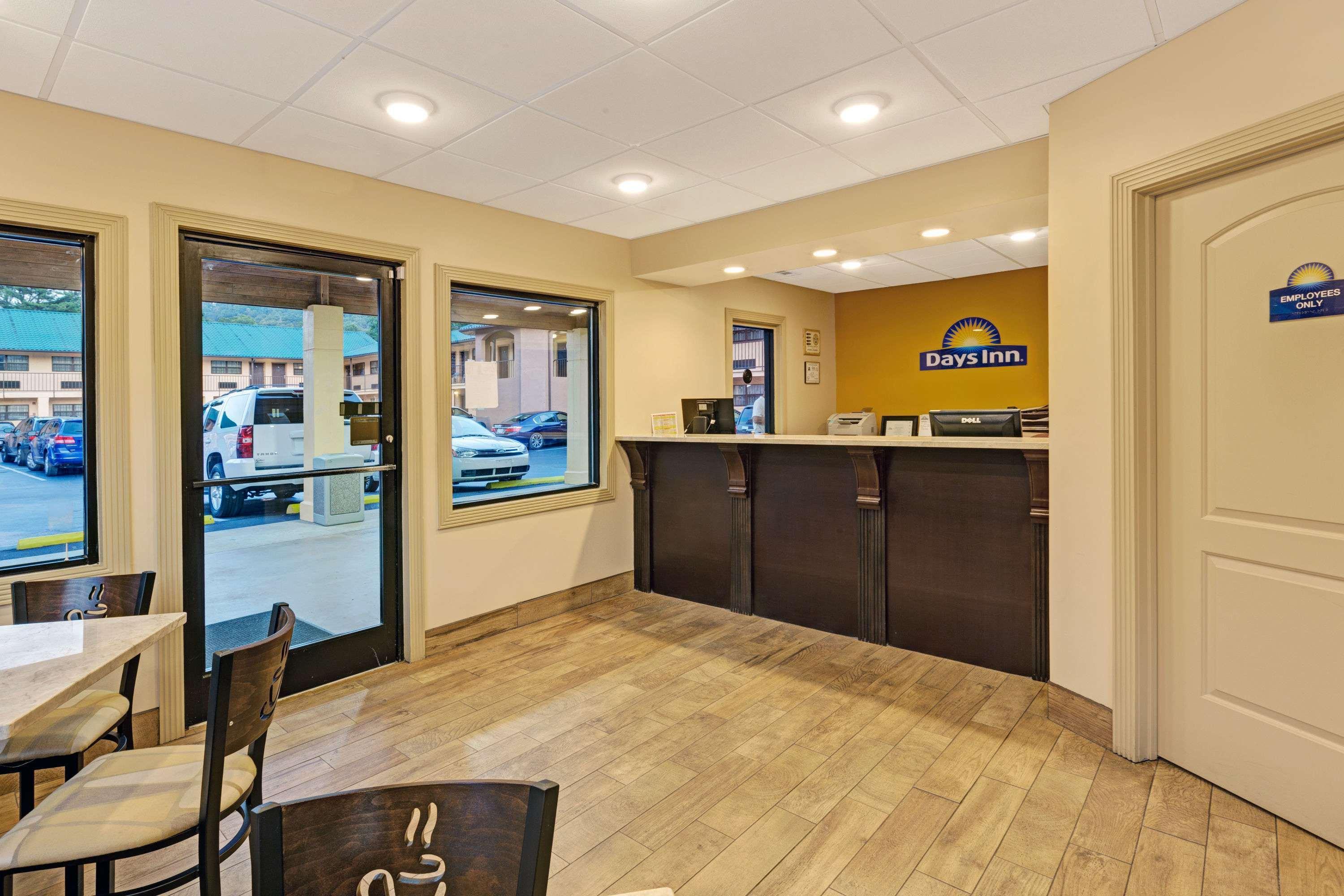 Days Inn By Wyndham Cherokee Near Casino Екстер'єр фото