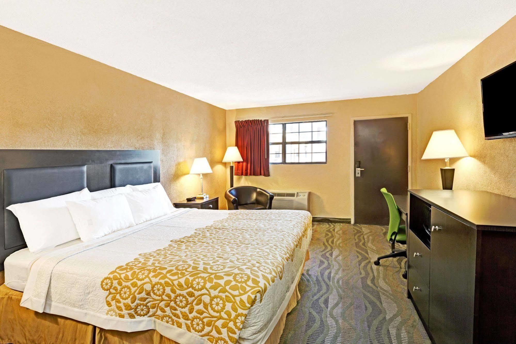 Days Inn By Wyndham Cherokee Near Casino Екстер'єр фото