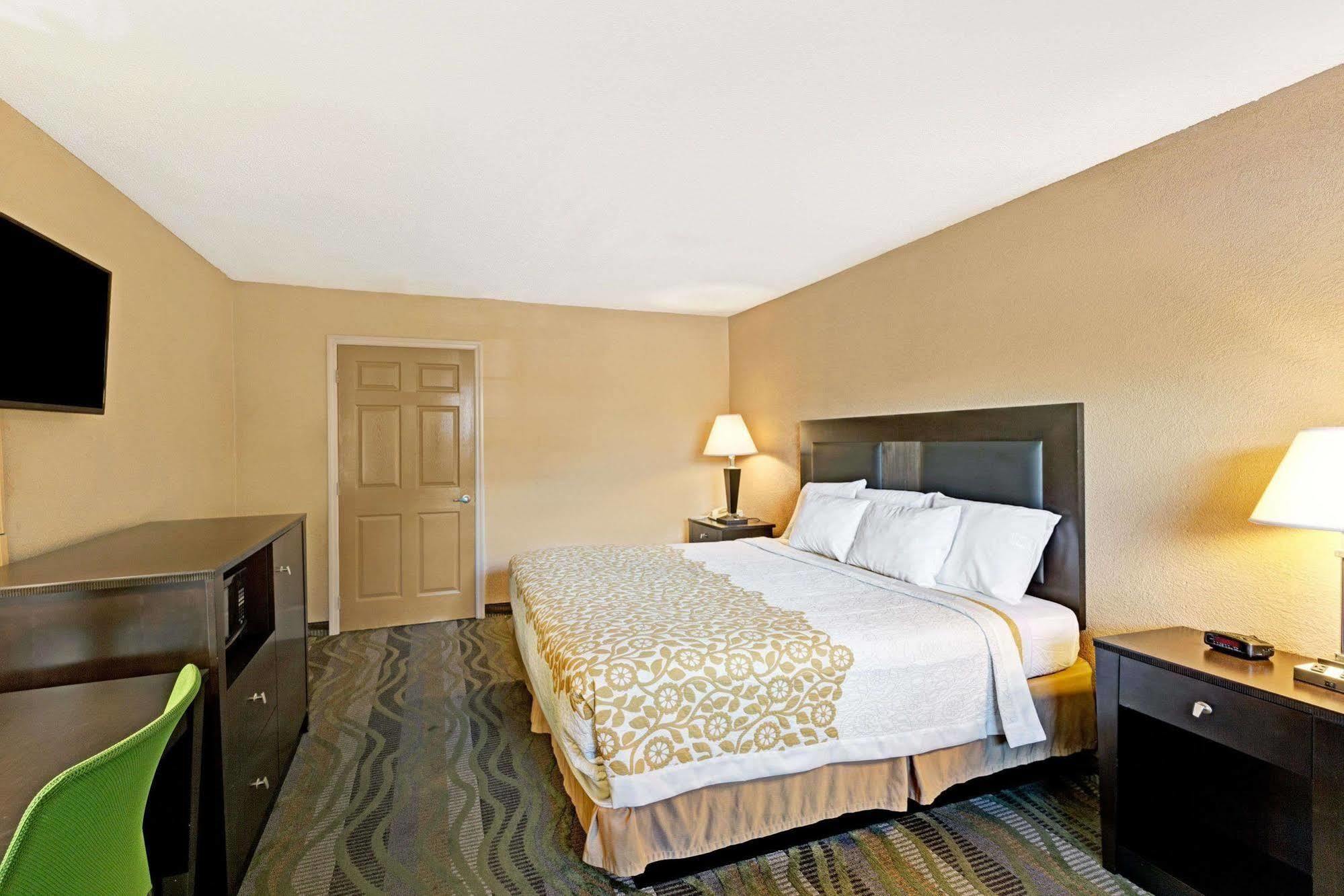 Days Inn By Wyndham Cherokee Near Casino Екстер'єр фото